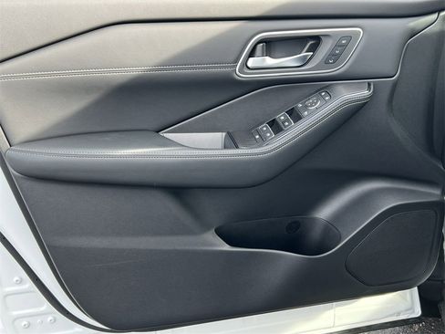 New 2026 Nissan Rogue Platinum image 13