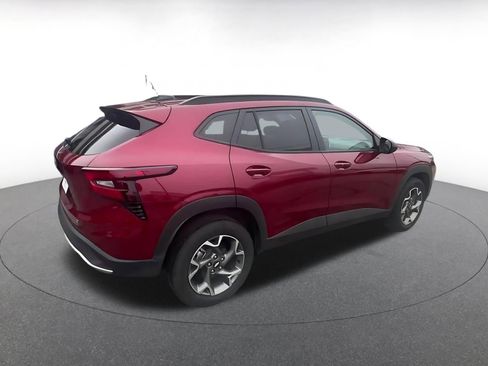 Used 2025 Chevrolet Trax LT w/ LT Convenience Package image 15
