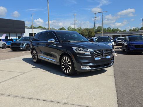 Used 2020 Lincoln Aviator Black Label Grand Touring w/ Class IV Trailer Tow Package AWD/4WD image 2