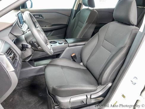 Used 2023 Nissan Rogue S image 9