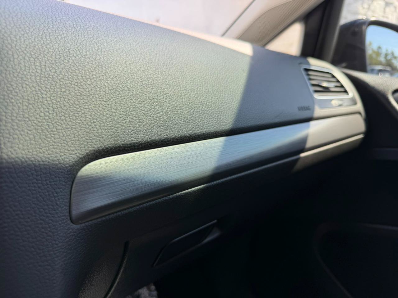 Used 2021 Volkswagen Golf 4-Door FWD image 33