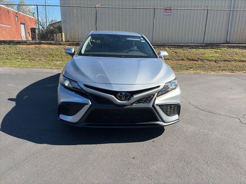 Used 2023 Toyota Camry SE image 2