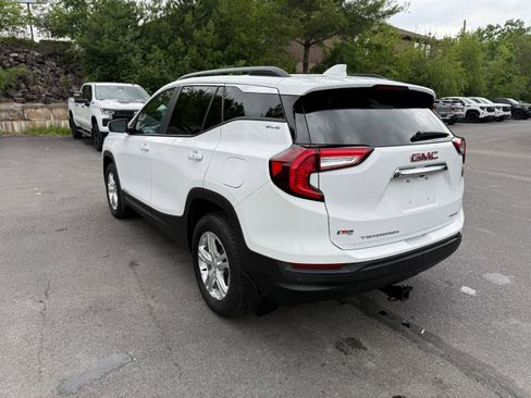 Used 2024 GMC Terrain SLE w/ Driver Convenience Package AWD/4WD image 3