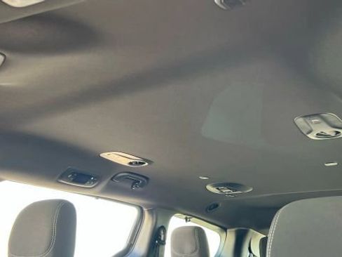 Used 2018 Chrysler Pacifica Touring Plus w/ S Appearance Package image 45