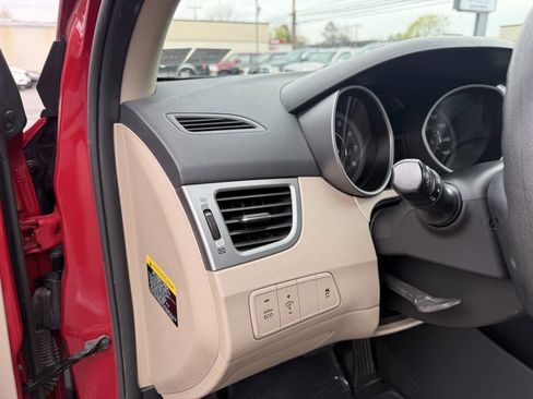 Used 2016 Hyundai Elantra SE image 11