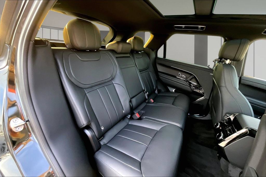 New 2026 Land Rover Range Rover Sport Dynamic SE AWD/4WD image 10