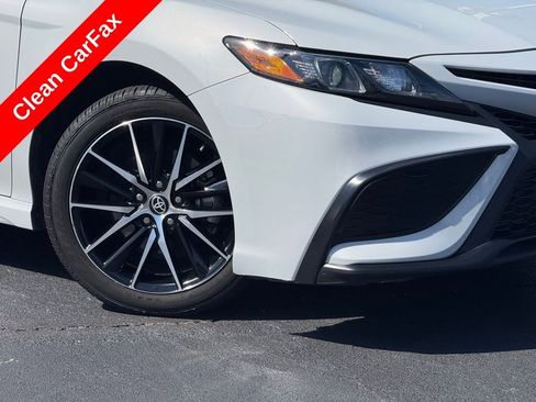 Used 2024 Toyota Camry SE image 5