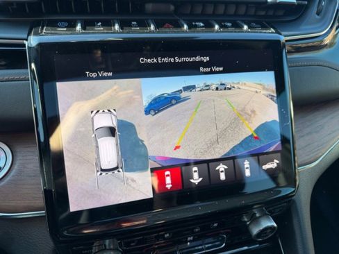 Used 2023 Jeep Grand Cherokee Summit w/ Luxury Tech Group V image 17