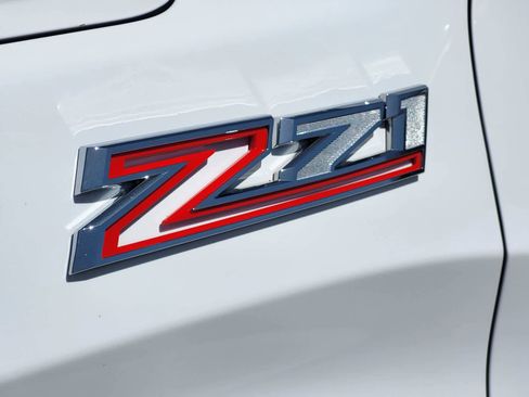 Used 2022 Chevrolet Silverado 1500 LT w/ Z71 Off-Road Package AWD/4WD image 11