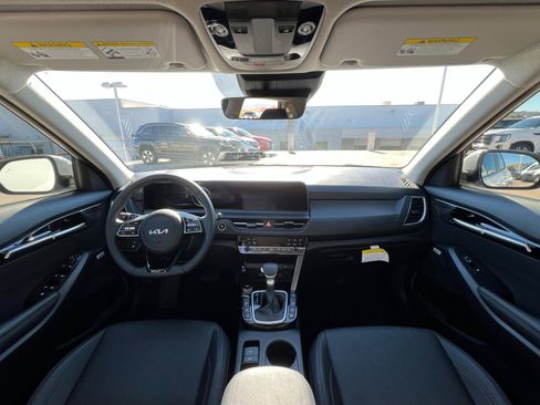 Used 2025 Kia Seltos SX image 10