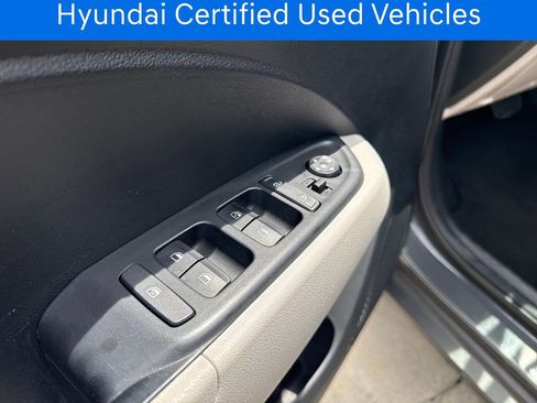 Certified 2023 Hyundai Venue SEL FWD image 14