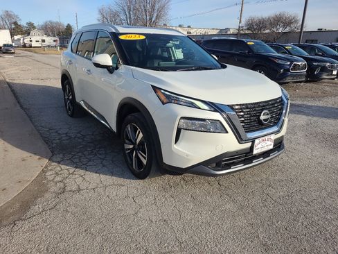 Used 2023 Nissan Rogue SL w/ SL Premium Package image 4