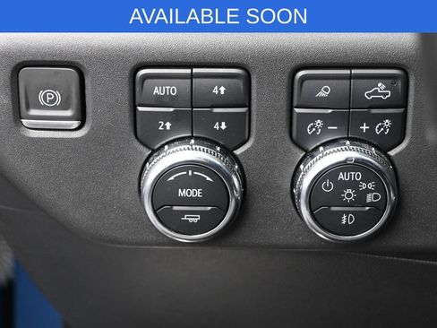 Used 2024 GMC Sierra 1500 SLT w/ SLT Premium Plus Package AWD/4WD image 15