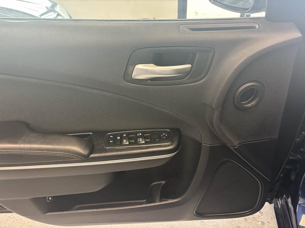 Used 2015 Dodge Charger SE w/ Sport Appearance Group RWD image 18