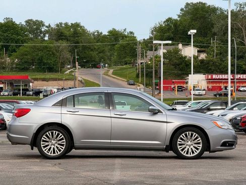 Used 2013 Chrysler 200 Limited w/ Sun/Sound Group FWD image 4