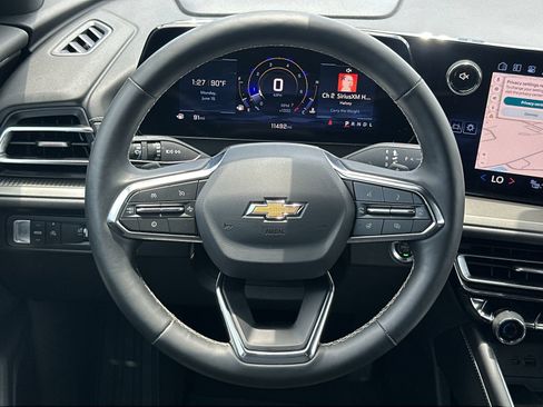 Used 2025 Chevrolet Traverse LT FWD image 19