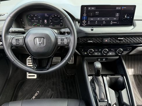 Used 2024 Honda Accord Sport image 11