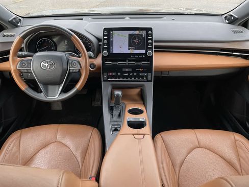 Used 2022 Toyota Avalon Limited image 25