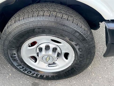 Used 2011 Chevrolet Express 2500 RWD image 21
