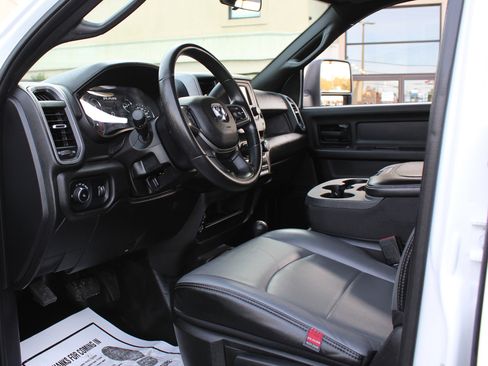 Used 2024 RAM 2500 Tradesman w/ Chrome Appearance Group image 22