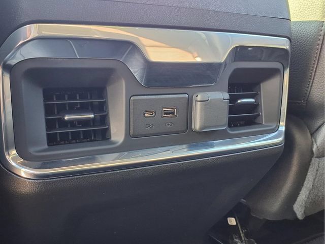 Used 2022 GMC Sierra 3500 Denali w/ Denali Black Diamond Edition AWD/4WD image 19