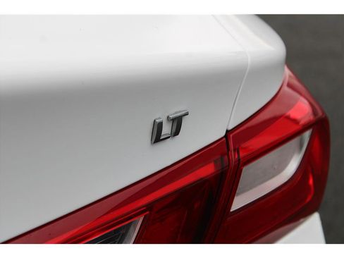 Used 2024 Chevrolet Malibu LT image 40