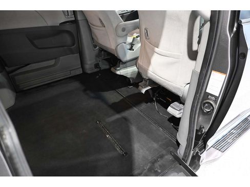 Used 2017 Toyota Sienna LE FWD image 19