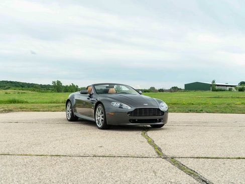 Used 2010 Aston Martin V8 Vantage Roadster image 31