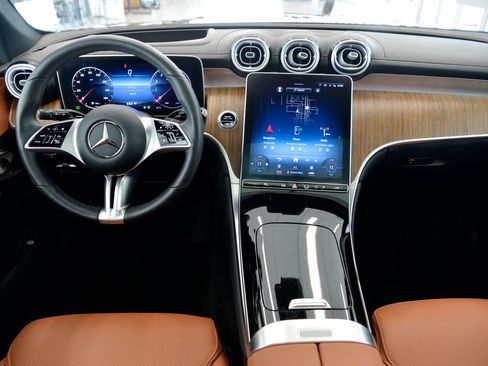 Used 2023 Mercedes-Benz GLC 300 4MATIC image 17