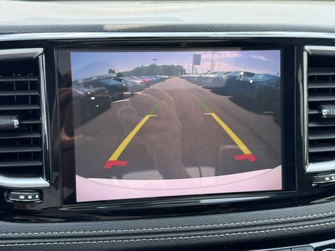 Used 2025 Chrysler Pacifica Limited FWD image 30