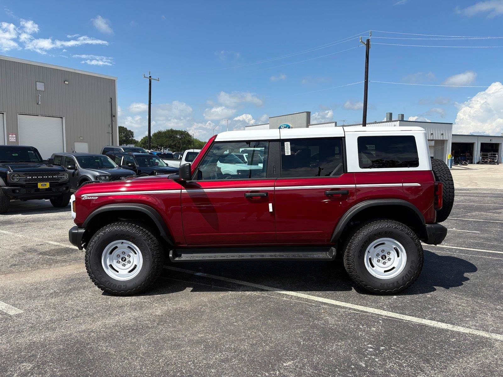 New 2026 Ford Bronco Heritage Edition AWD/4WD image 2