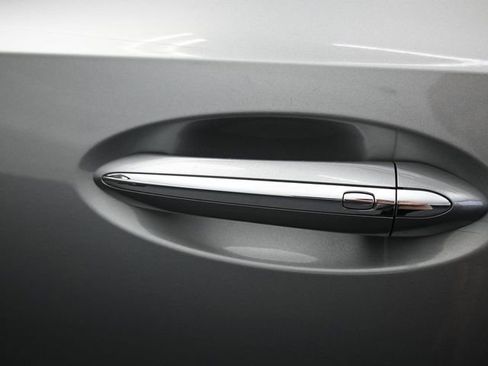 Used 2023 Buick Envision Essence image 13