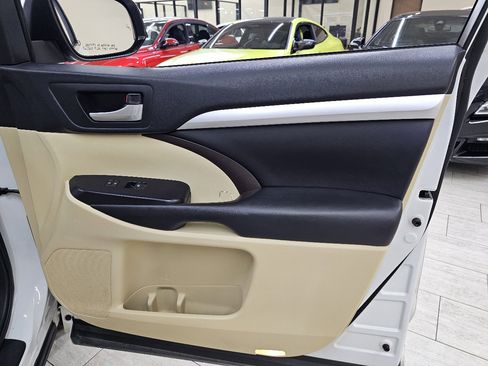 Used 2018 Toyota Highlander XLE image 43