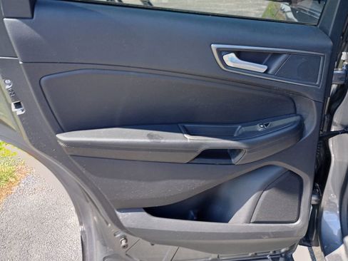 Used 2021 Ford Edge SE image 15