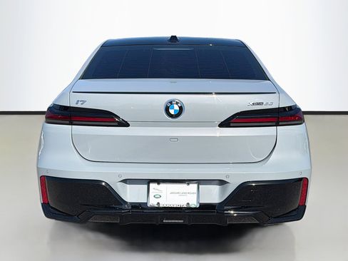 Used 2025 BMW i7 xDrive60 image 4