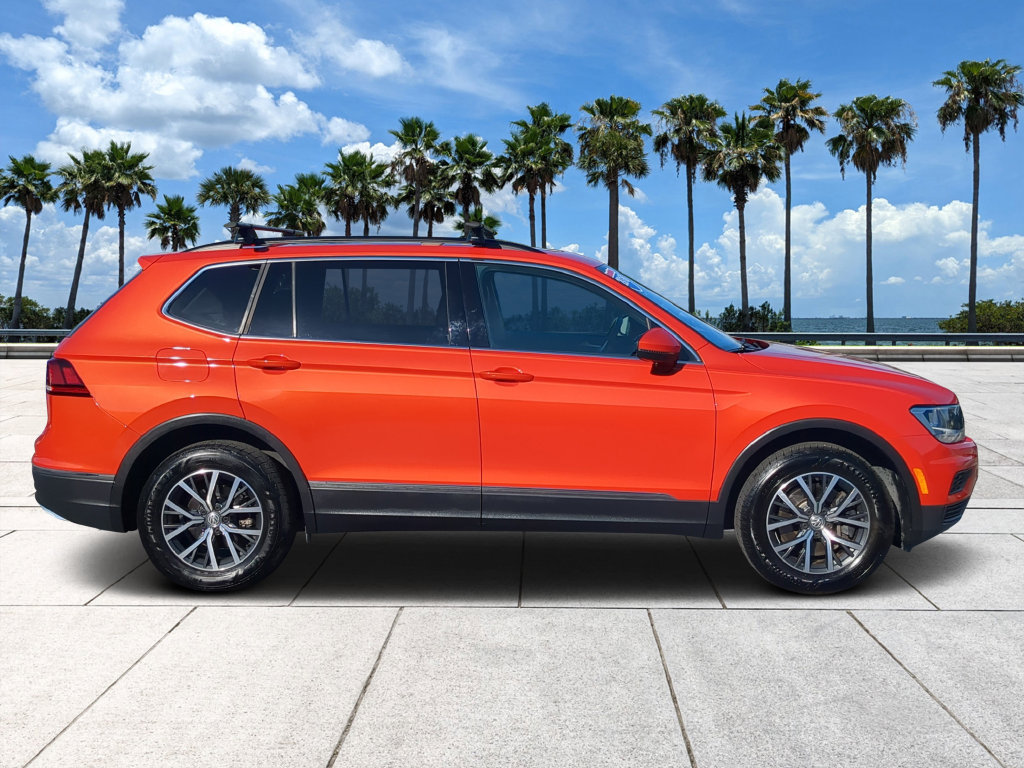 Used 2018 Volkswagen Tiguan SE w/ Panoramic Sunroof Package FWD image 4