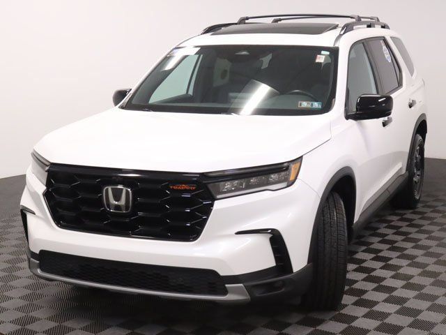 Certified 2025 Honda Pilot TrailSport image 4