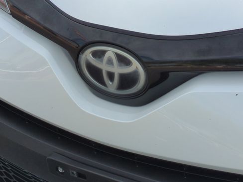 Used 2020 Toyota C-HR LE image 23