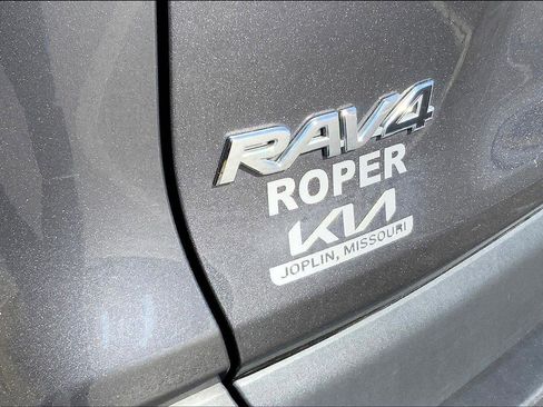 Used 2022 Toyota RAV4 LE image 29