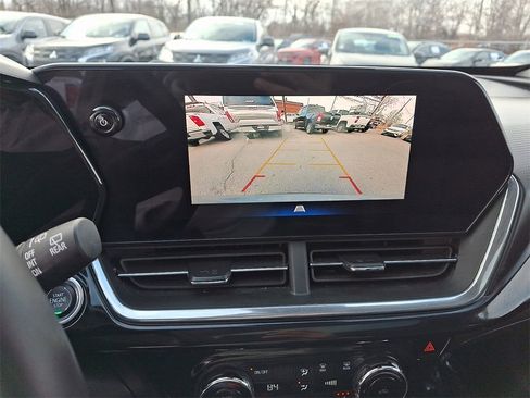 Used 2024 Chevrolet Trax ACTIV w/ Sunroof Package image 18