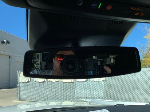 Used 2022 Cadillac Escalade Luxury image 20