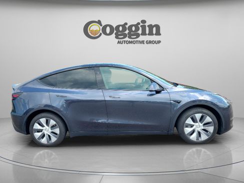 Used 2024 Tesla Model Y Long Range AWD/4WD image 6