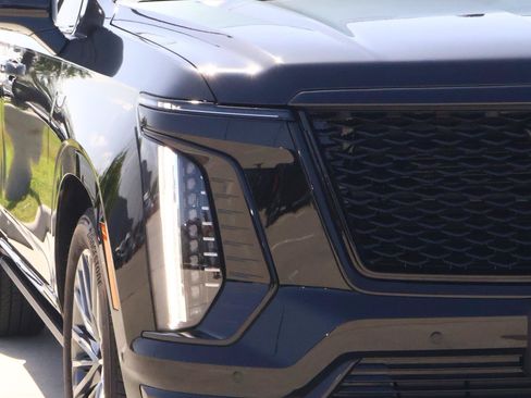 Certified 2025 Cadillac Escalade Sport Platinum AWD/4WD image 9