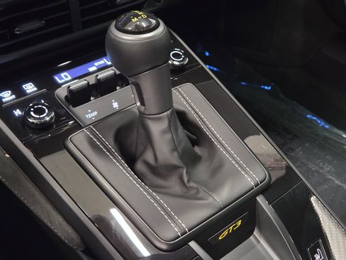 Certified 2026 Porsche 911 GT3 w/ Weissach Package RWD image 25
