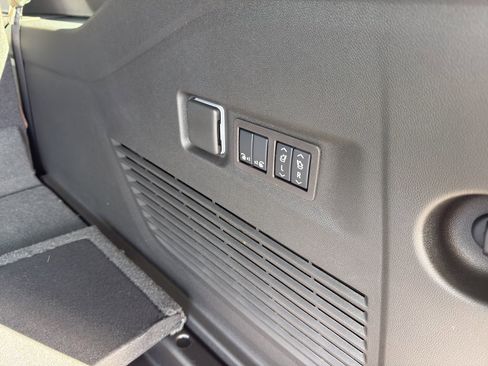 New 2026 Chevrolet Suburban High Country image 32