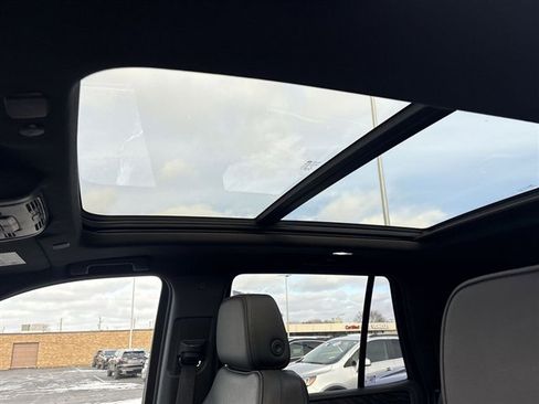 Used 2021 GMC Yukon Denali w/ Denali Premium Package image 19