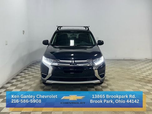 Used 2017 Mitsubishi Outlander ES image 3