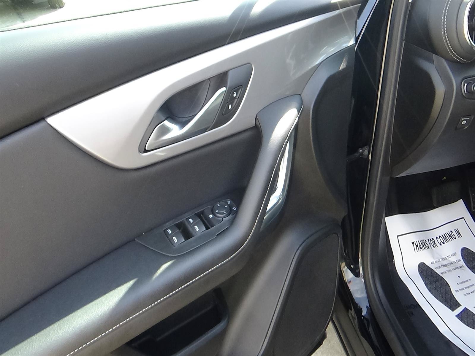 Used 2025 Chevrolet Blazer LT FWD image 16