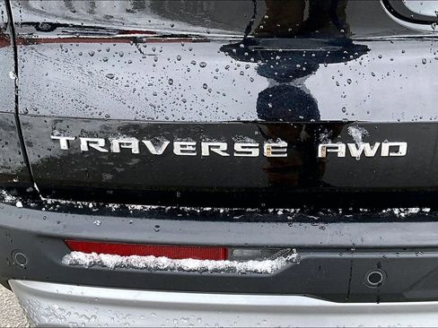 Used 2025 Chevrolet Traverse LT image 26