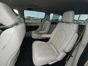 Used 2021 Chrysler Pacifica Touring-L FWD image 13